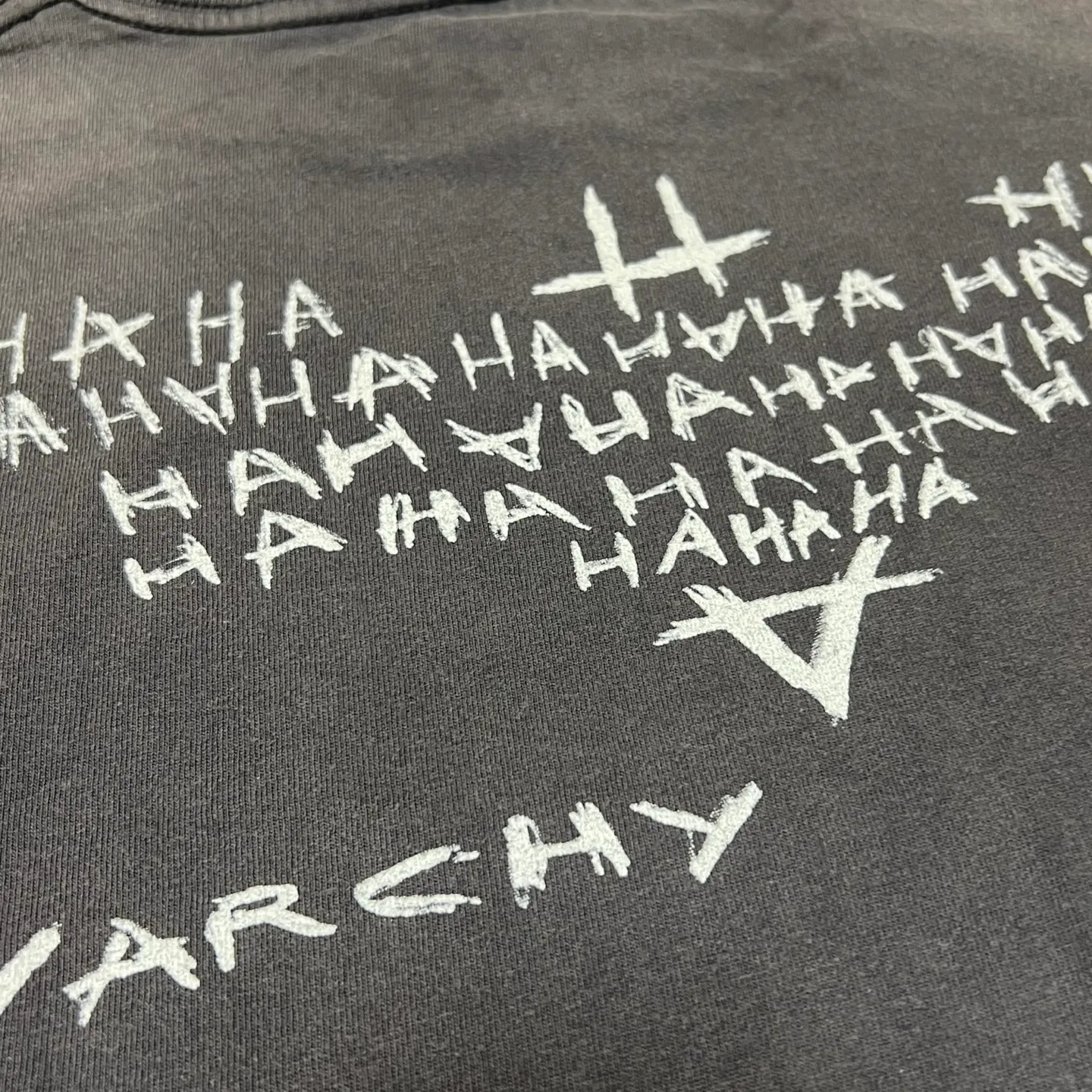 ⚠️This season’s most important Batman-Joker IP collaboration SAINT Mxxxxxx × The Dark Knight BTM_SS TEE /DARKNIGHT/BLK Dark Knight co-branded Joker Dark Knight TEE Washed black S-XL Top-notch printing technology Vector-level replica of the original details Asut ready-made garment dyeing Ma Liu fading Re-washing to make the old Authentic proofing Custom-woven correct main mark Washing mark The difference is shown in the picture and made.